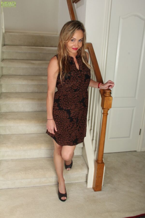 Free porn pics of Mature Chelsey gets naked on the stairs. 1 of 146 pics