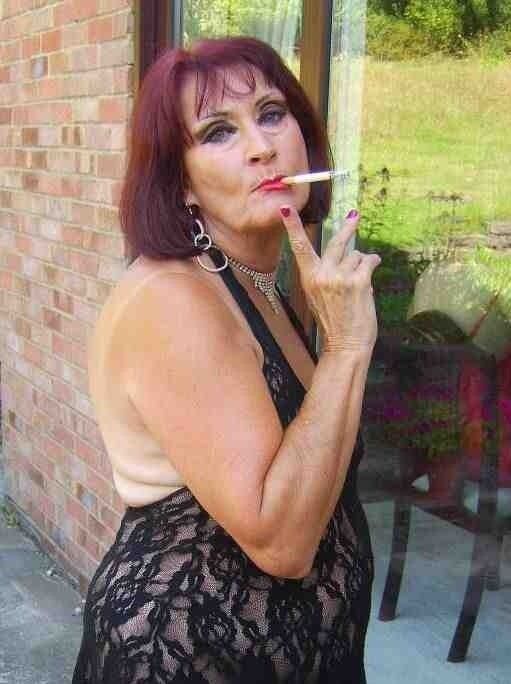 Evelyn Top UK Mature Whore 9 of 13 pics