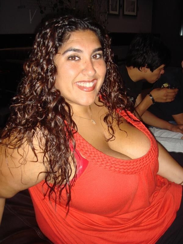 Free porn pics of In my HoF :  big smile + big squeezed boobs = perfect fit 7 of 24 pics