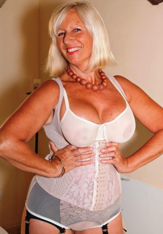 Free porn pics of Sandy in girdles 9 of 132 pics