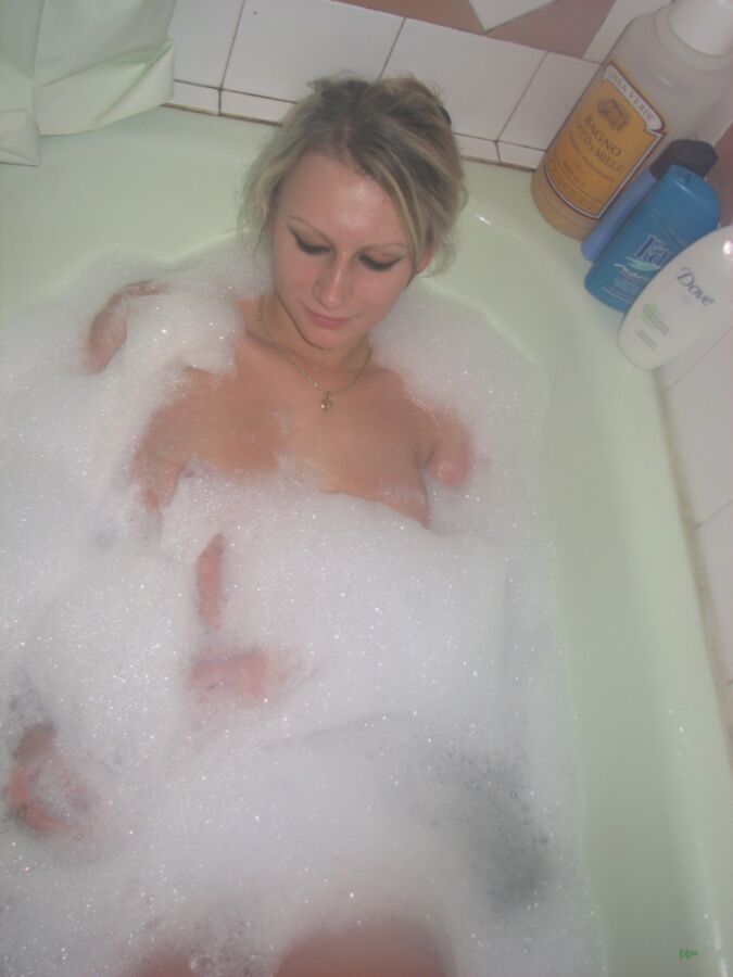 Free porn pics of Blonde Bath And Bed P-P ¤ 11 of 45 pics