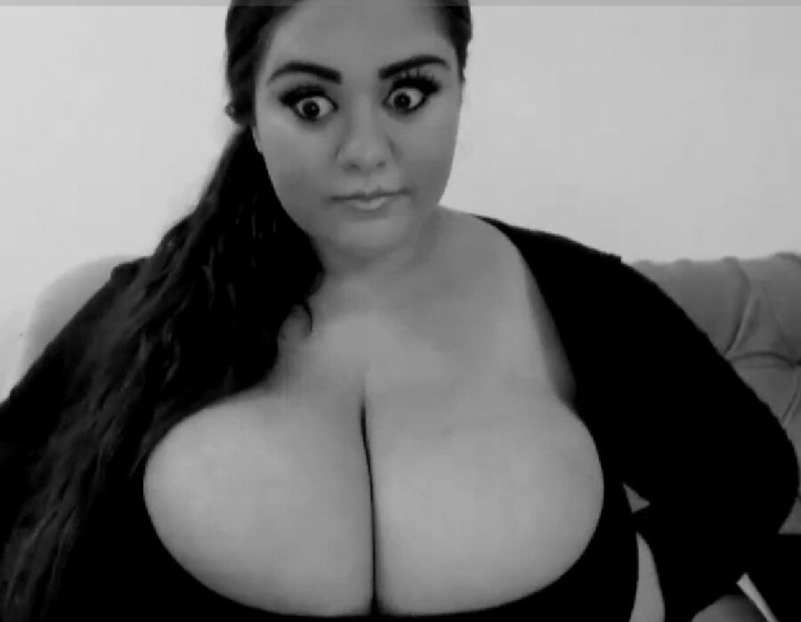 Free porn pics of Amateurs with big tits 18 of 161 pics