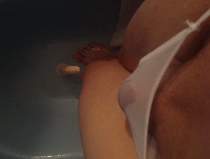 Free porn pics of  ♥ ♥Moi! ♥ ♥ Bath and relaxation (Lana Crotch) 2 of 10 pics