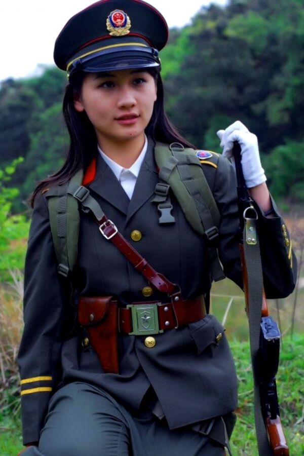 Chinese Military Girls 两 17 of 24 pics