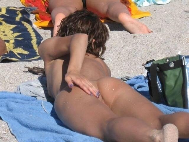 Free porn pics of ASSES ON THE BEACH FOR ANAL SEX 22 of 130 pics