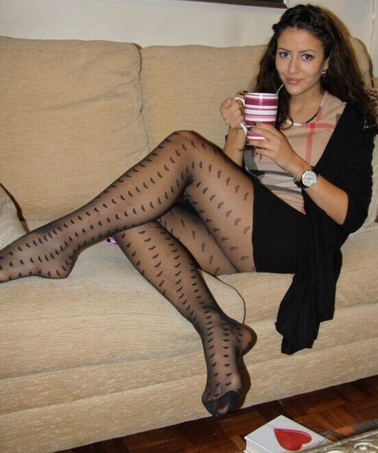 Free porn pics of amateur and candid pantyhose and nylons 16 of 90 pics