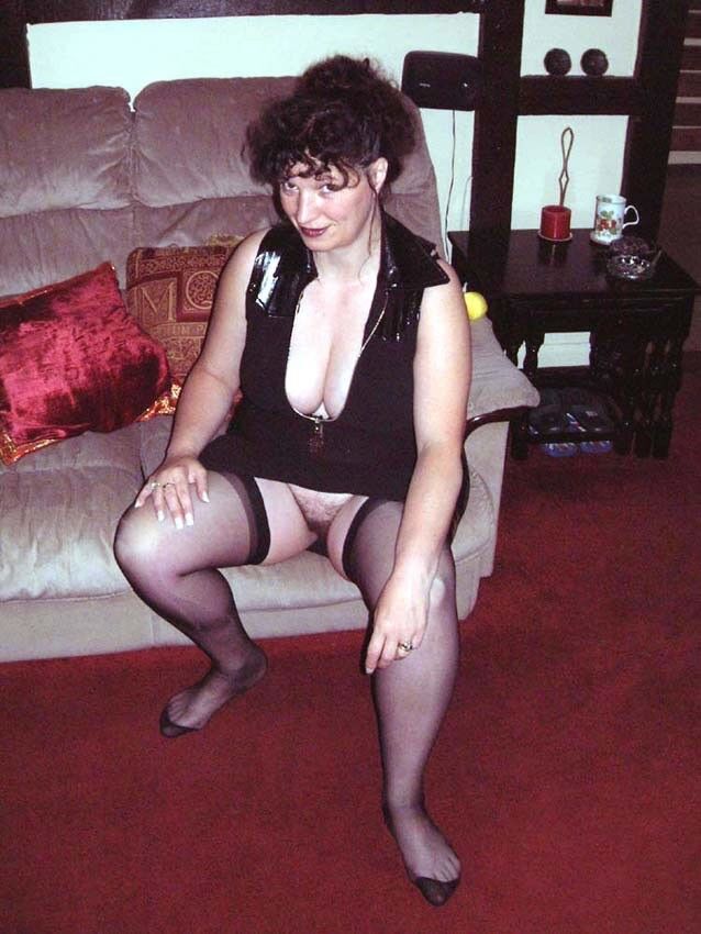 Free porn pics of UK MILF Slut shows off her huge tits! 13 of 95 pics