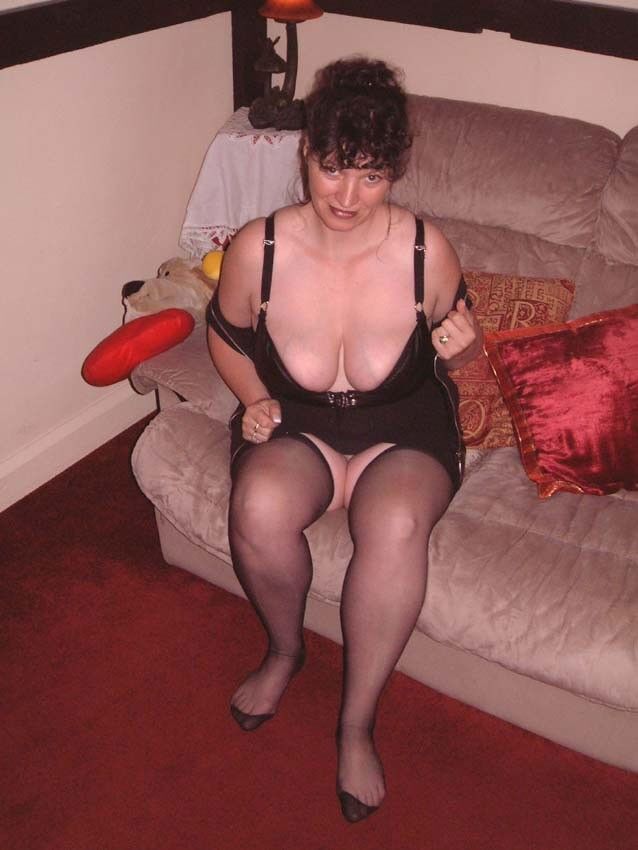 Free porn pics of UK MILF Slut shows off her huge tits! 20 of 95 pics