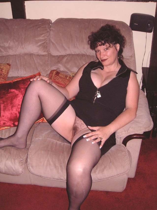 Free porn pics of UK MILF Slut shows off her huge tits! 18 of 95 pics