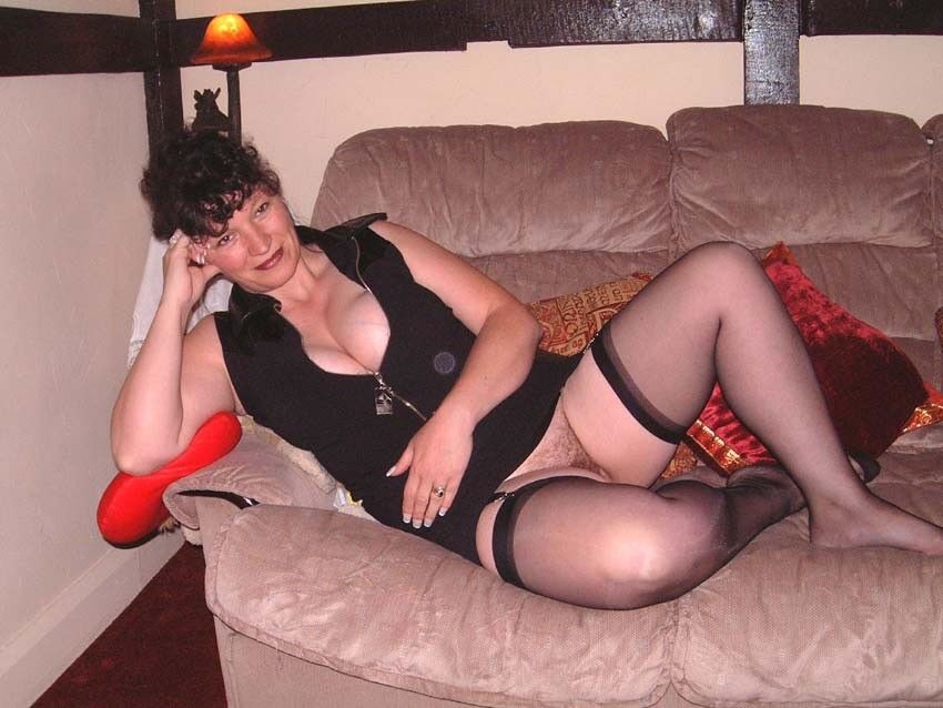 Free porn pics of UK MILF Slut shows off her huge tits! 5 of 95 pics