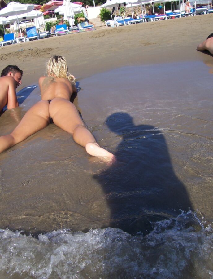 Free porn pics of ASSES ON THE BEACH FOR ANAL SEX 19 of 130 pics