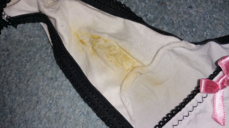 Mmmmm....such lovely crusty panties, these smell divine, love lots of vagin...
