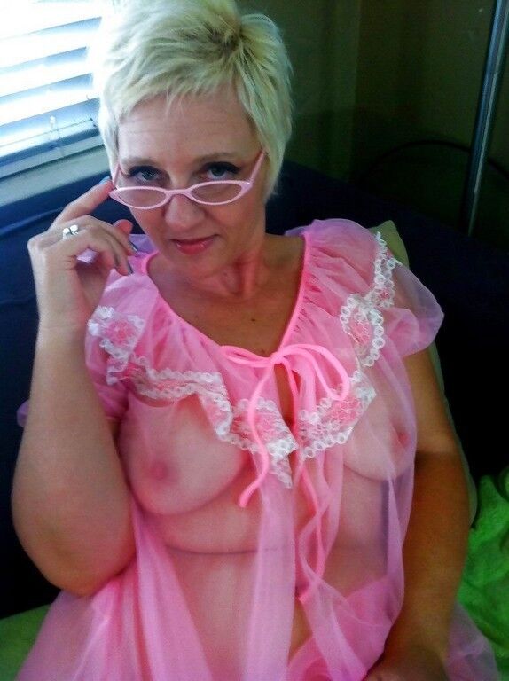Free porn pics of mature granny in sexy lingerie 10 of 23 pics