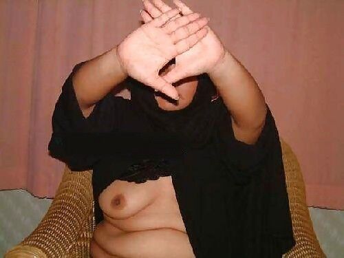 Arab Hijab Amateur Muslims: Tits and Asses 16 of 60 pics