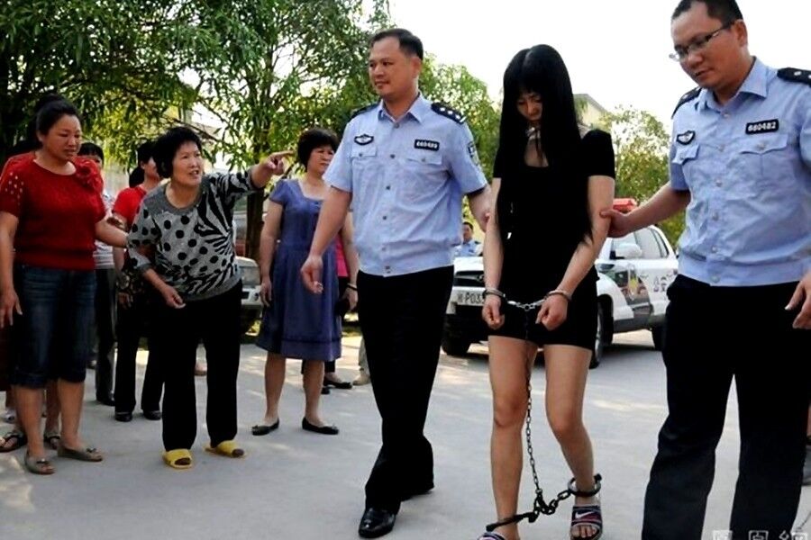 Chinese women under arrest 3 of 24 pics