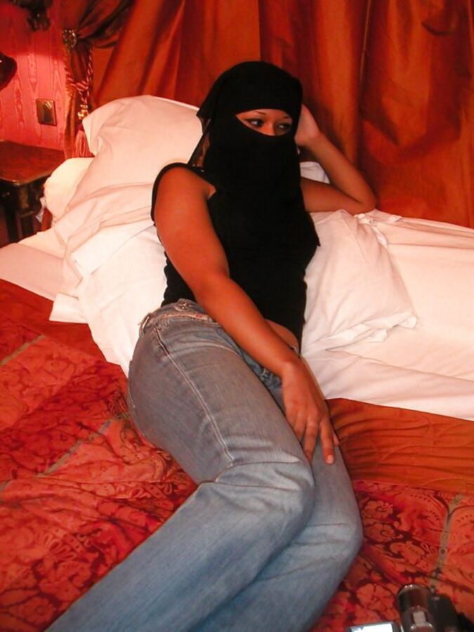 Free porn pics of Homemade Arabian Amateur Slut 1 of 30 pics