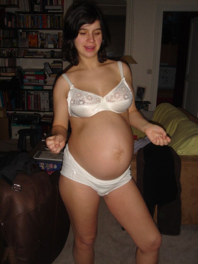 Free porn pics of Pregnant milf 8 of 10 pics