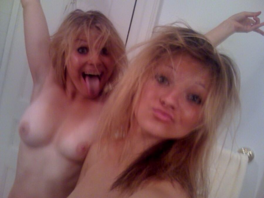 Free porn pics of two blonde sloots 1 of 50 pics