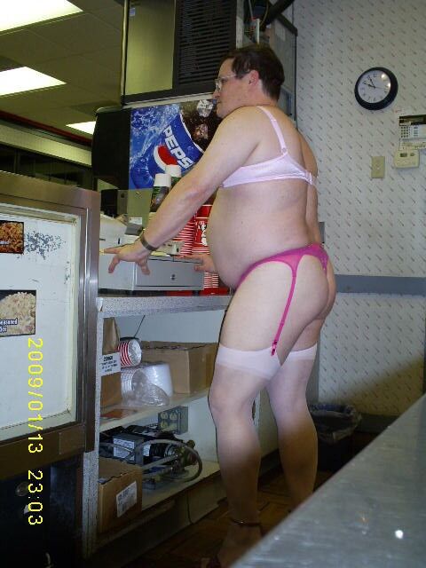 Free porn pics of 2009 011309 pink sissy in drive thru 8 of 35 pics