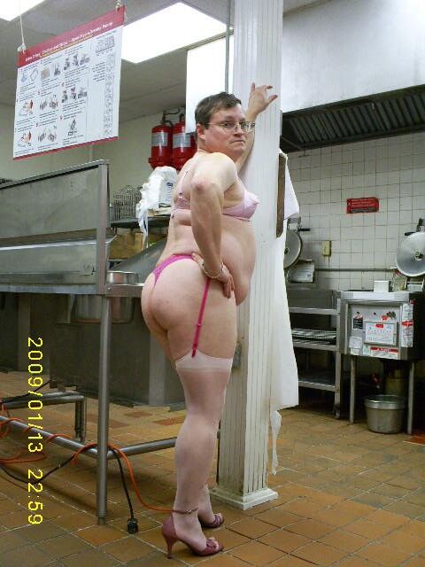 Free porn pics of 2009 011309 pink sissy in drive thru 4 of 35 pics