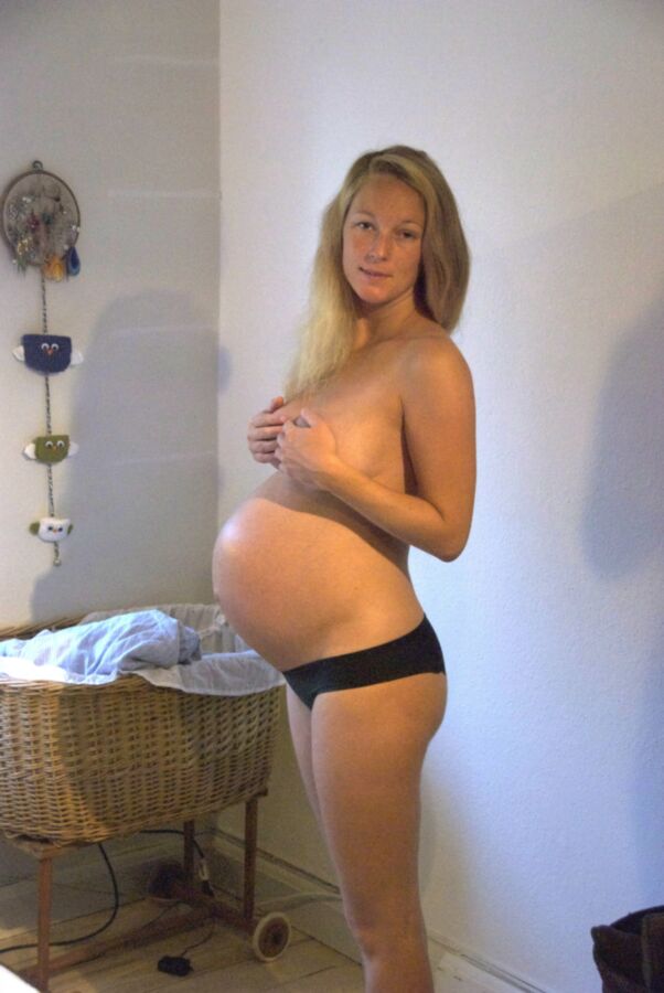 Free porn pics of everyday pregnant wives and mums 10 1 of 12 pics