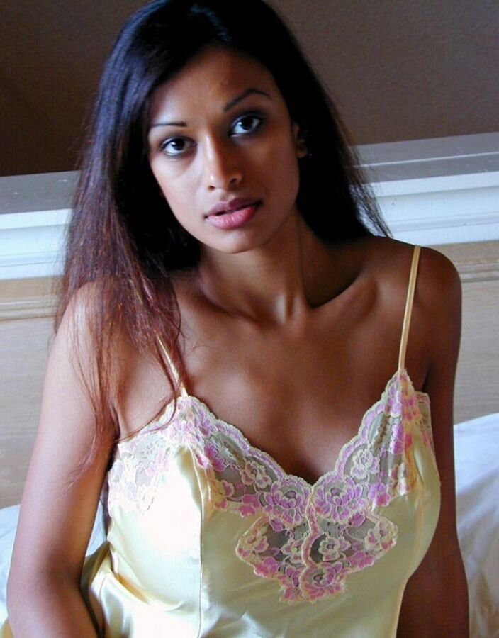 Free porn pics of Naseem - Indian Housewife 1 of 12 pics
