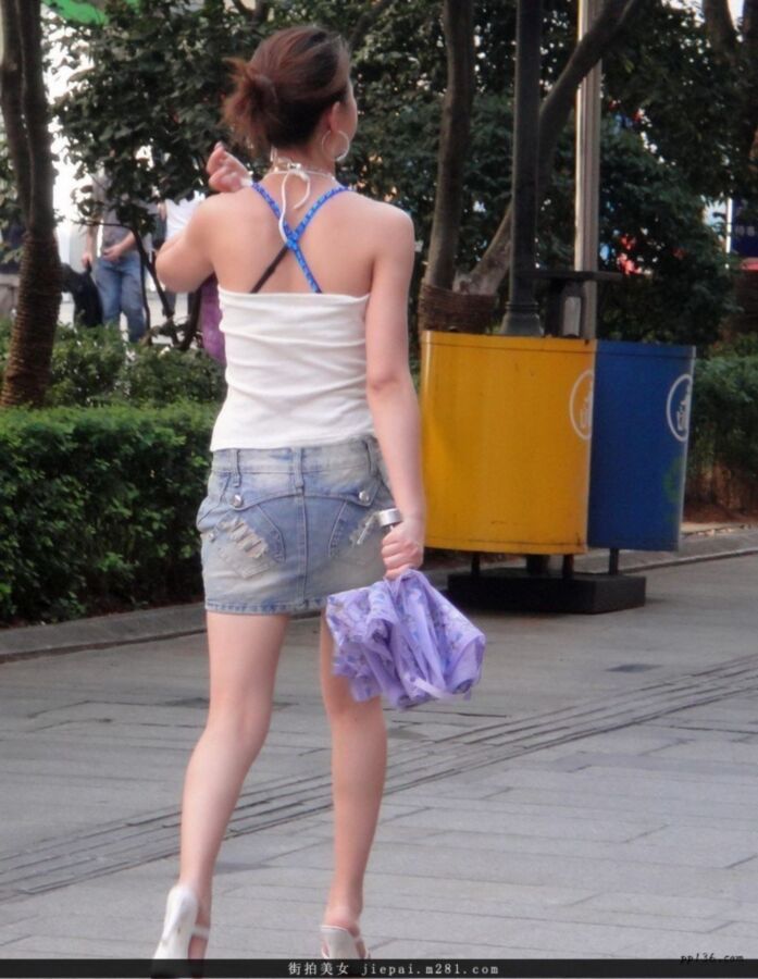Free porn pics of Chinese street leggy beauty 12 of 20 pics